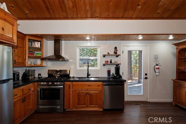631 Crestwood, Big Bear Lake, CA 92315