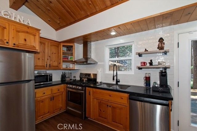 631 Crestwood, Big Bear Lake, CA 92315