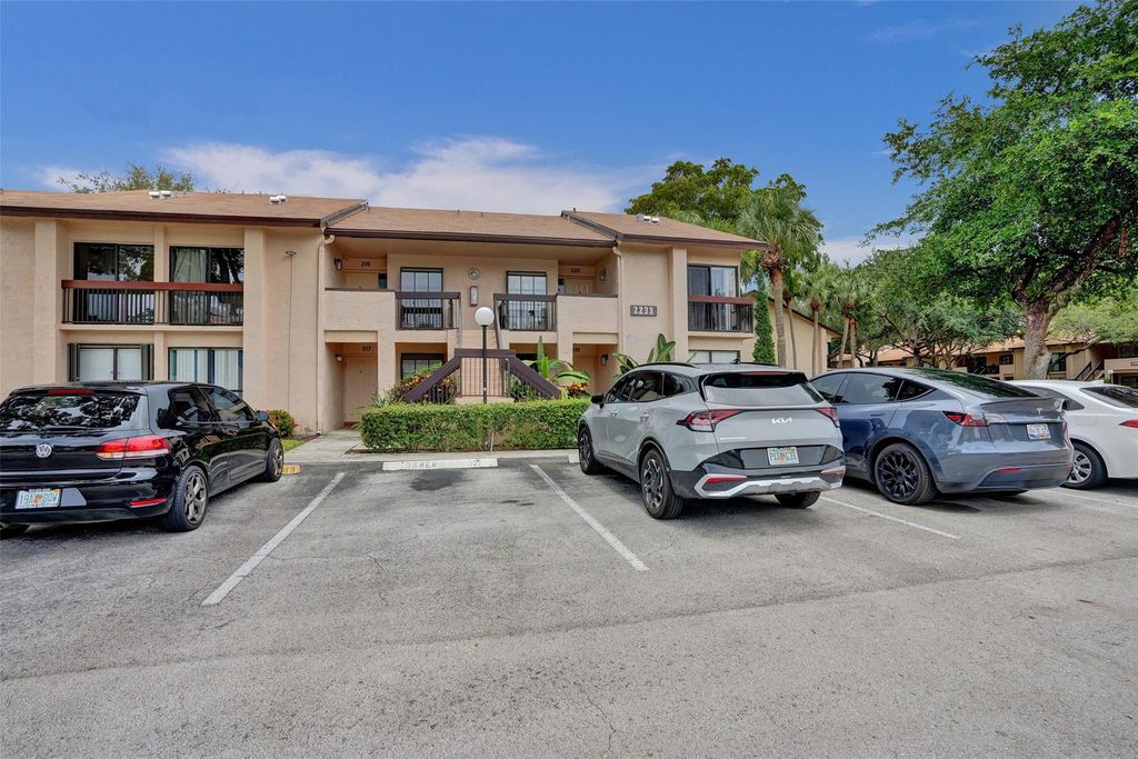 2233 SW 15th St 220, Deerfield Beach, FL 33442