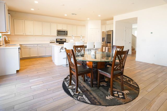 2701 N Dee Ann Avenue, Fresno, CA 93727