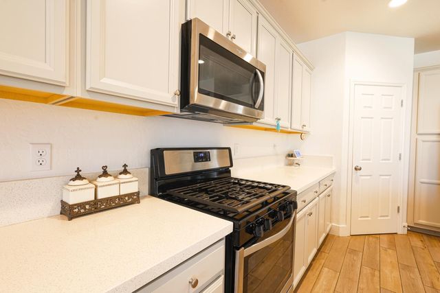 2701 N Dee Ann Avenue, Fresno, CA 93727