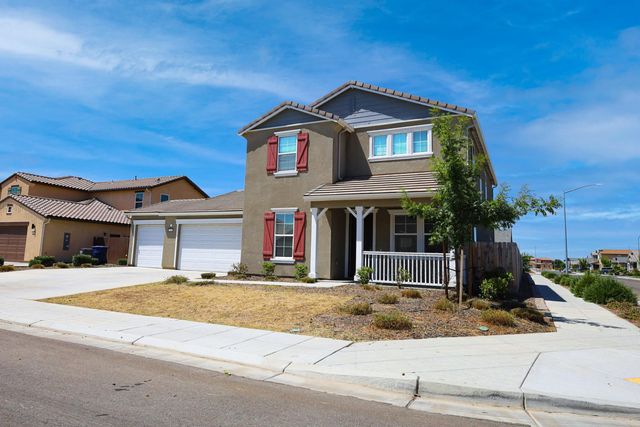 2701 N Dee Ann Avenue, Fresno, CA 93727