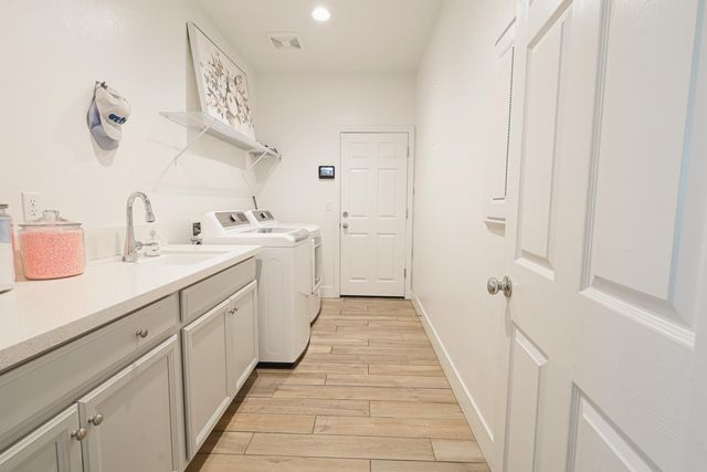 2701 N Dee Ann Avenue, Fresno, CA 93727