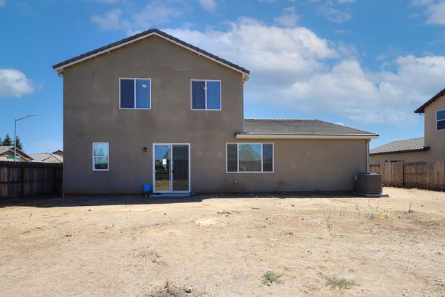 2701 N Dee Ann Avenue, Fresno, CA 93727