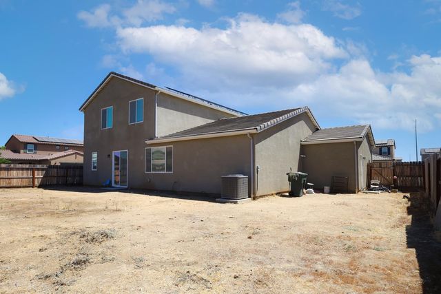 2701 N Dee Ann Avenue, Fresno, CA 93727