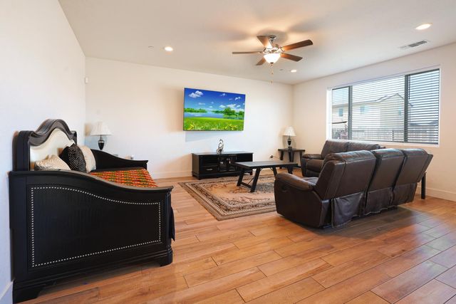 2701 N Dee Ann Avenue, Fresno, CA 93727