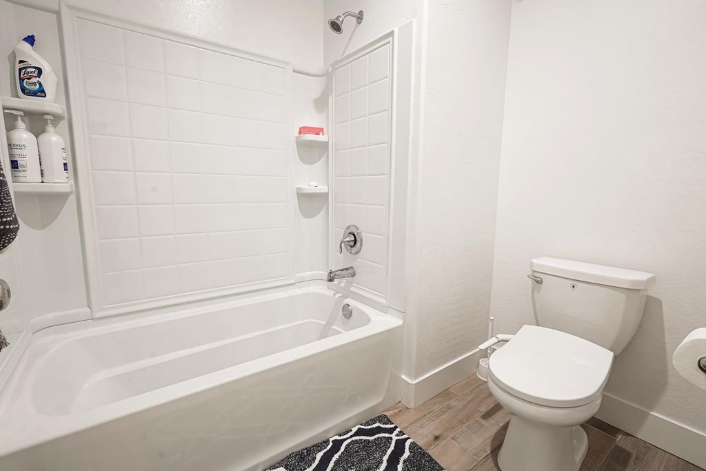 Image 30 of property listing at 2701 N Dee Ann Avenue, Fresno, CA 93727