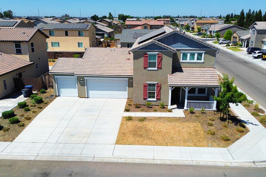 Image 4 of property listing at 2701 N Dee Ann Avenue, Fresno, CA 93727