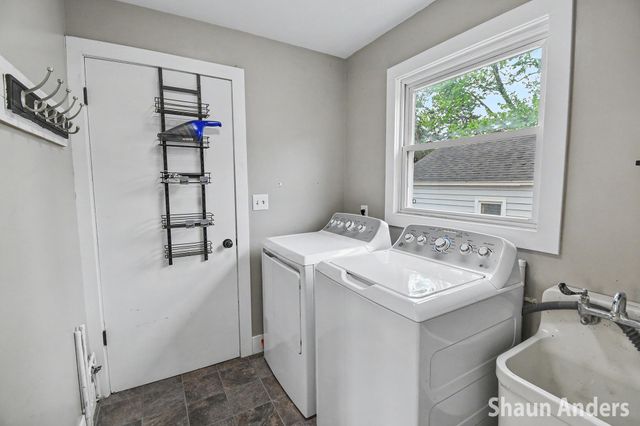 2024 30th Street SW, Wyoming, MI 49519