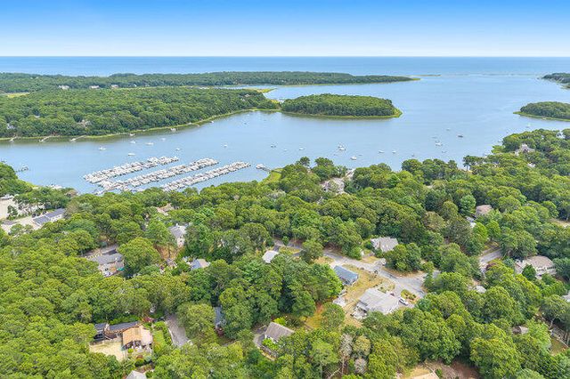 20 Mutiny Way, Mashpee, MA 02649