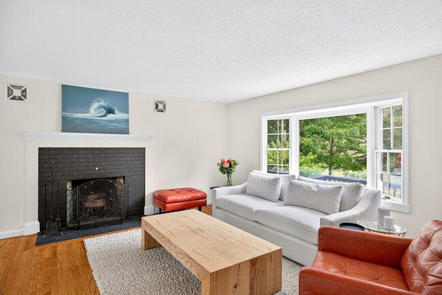 20 Mutiny Way, Mashpee, MA 02649