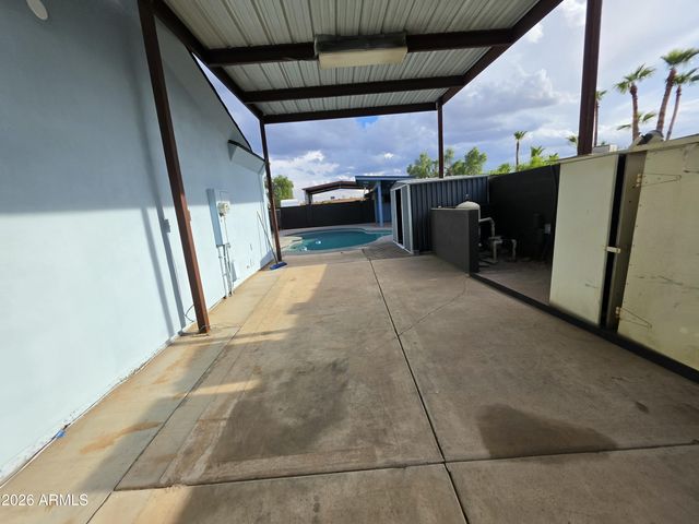 8637 W EARLL Drive, Phoenix, AZ 85037