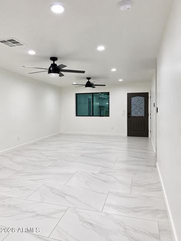 8637 W EARLL Drive, Phoenix, AZ 85037