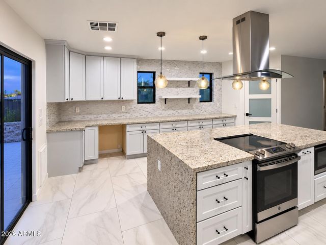 8637 W EARLL Drive, Phoenix, AZ 85037