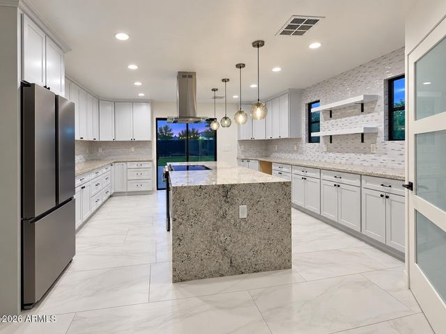 8637 W EARLL Drive, Phoenix, AZ 85037