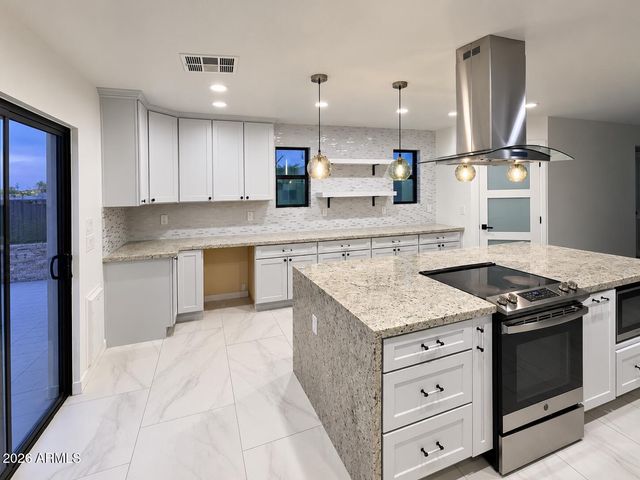 8637 W EARLL Drive, Phoenix, AZ 85037