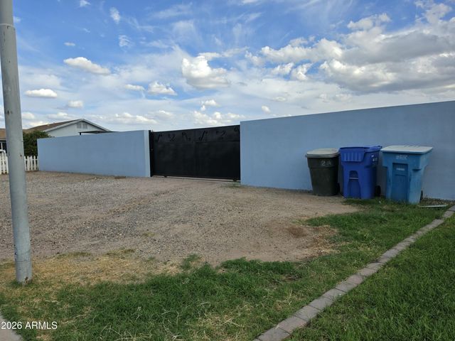 8637 W EARLL Drive, Phoenix, AZ 85037