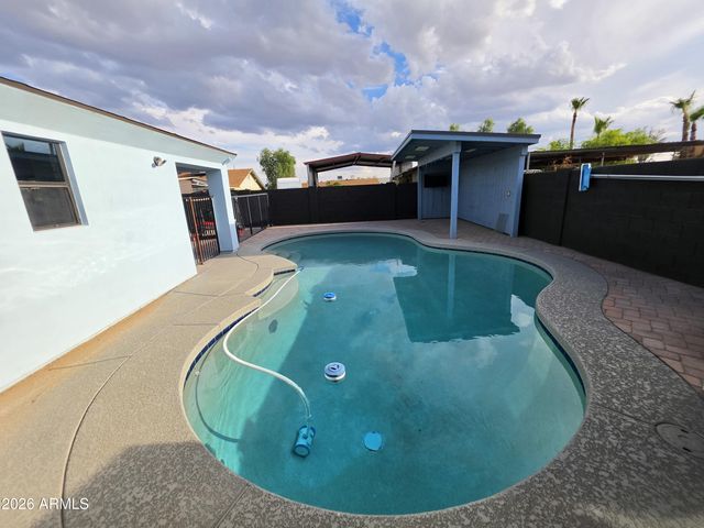 8637 W EARLL Drive, Phoenix, AZ 85037