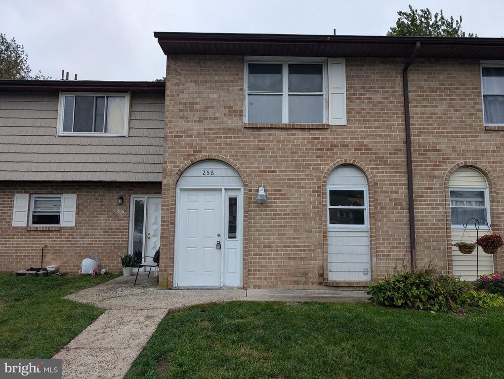 256 LA CASCATA TNHS, Clementon, NJ 08021