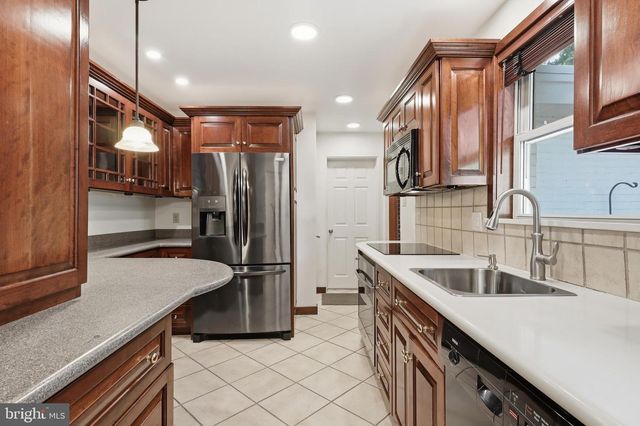 348 HILLSIDE LN, York, PA 17403