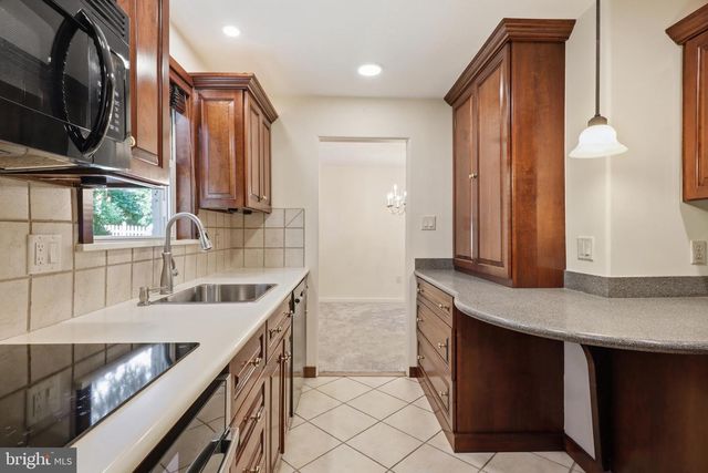 348 HILLSIDE LN, York, PA 17403