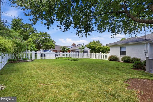 348 HILLSIDE LN, York, PA 17403