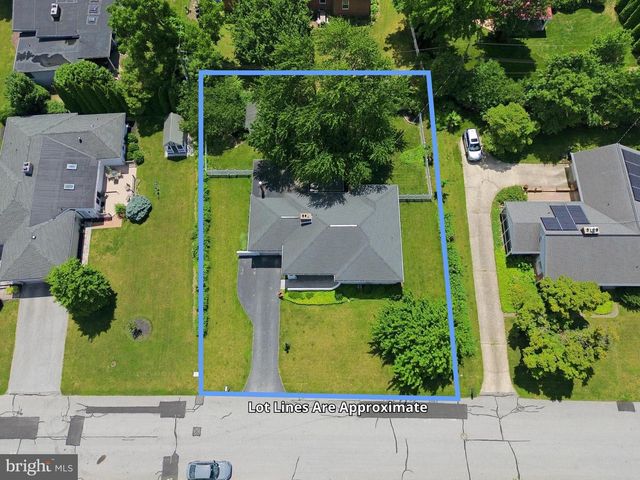 348 HILLSIDE LN, York, PA 17403