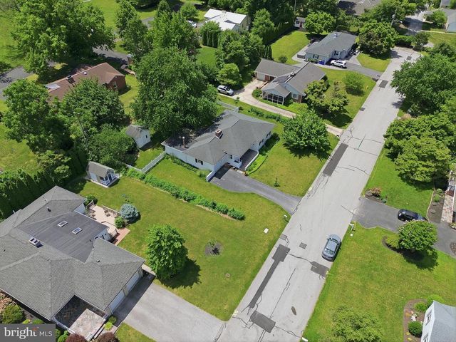 348 HILLSIDE LN, York, PA 17403