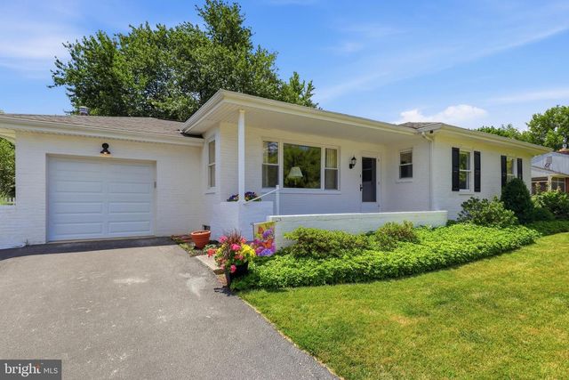 348 HILLSIDE LN, York, PA 17403
