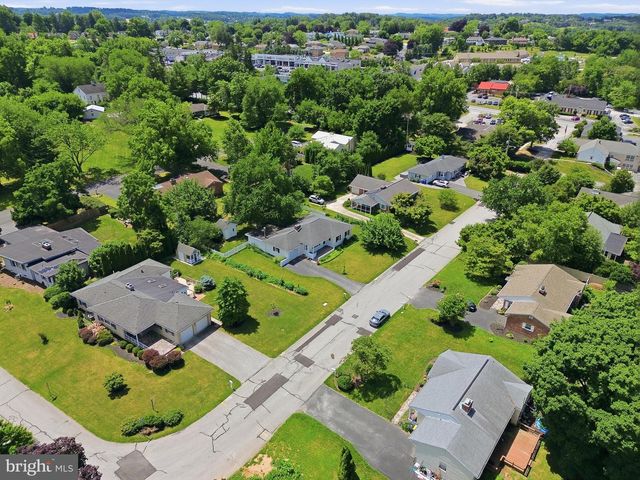 348 HILLSIDE LN, York, PA 17403