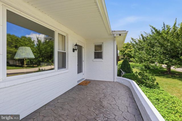 348 HILLSIDE LN, York, PA 17403