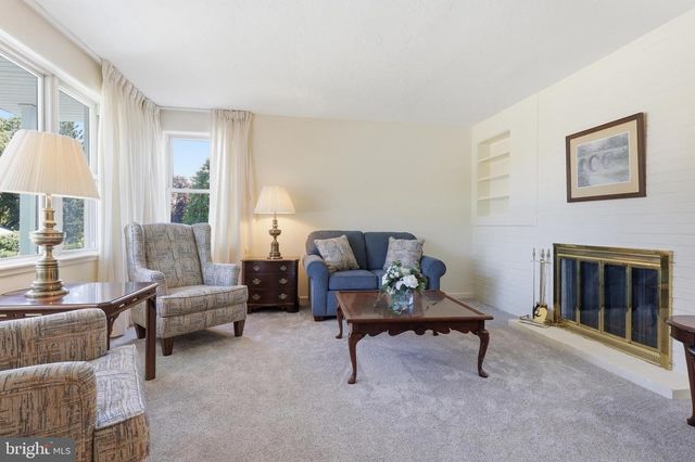 348 HILLSIDE LN, York, PA 17403