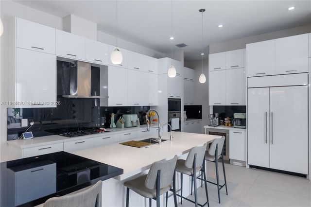 8115 NW 48th Ter, Doral, FL 33166