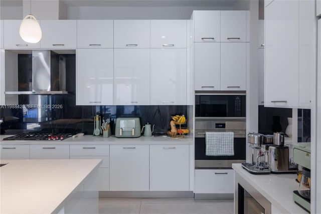 8115 NW 48th Ter, Doral, FL 33166