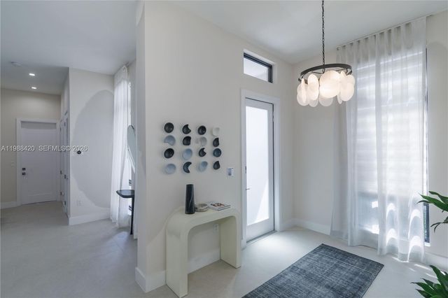 8115 NW 48th Ter, Doral, FL 33166