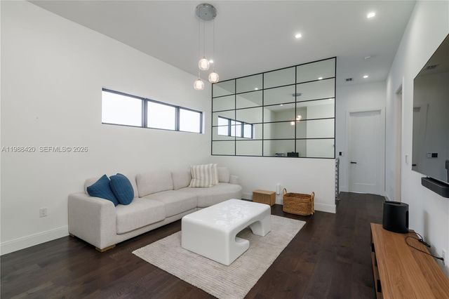 8115 NW 48th Ter, Doral, FL 33166