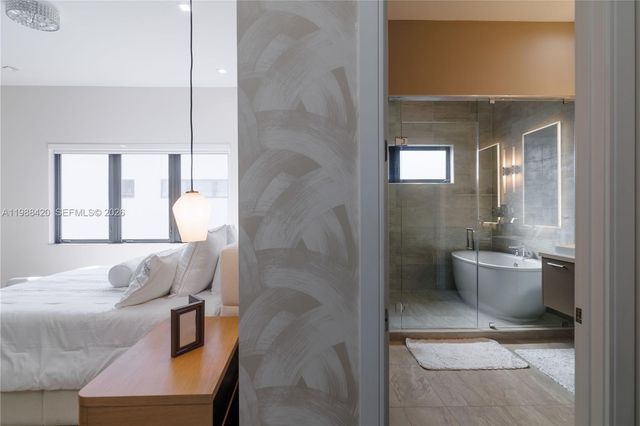 8115 NW 48th Ter, Doral, FL 33166