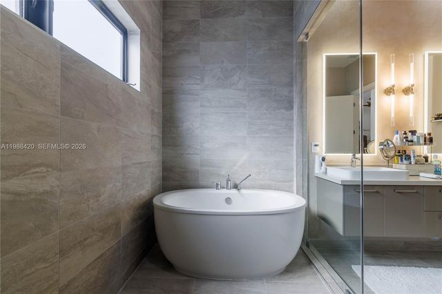 8115 NW 48th Ter, Doral, FL 33166