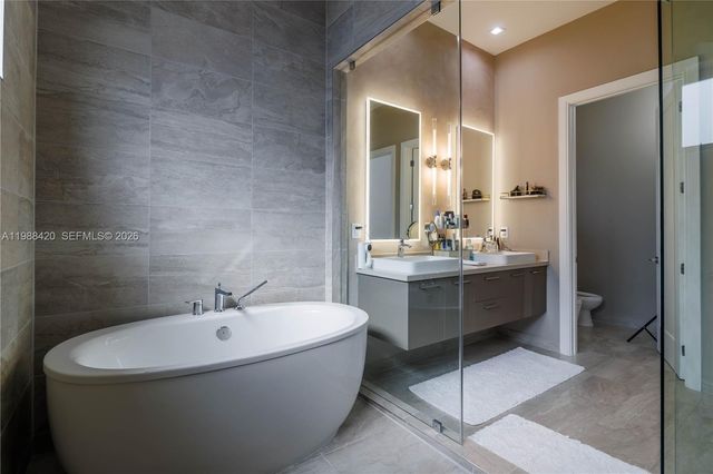 8115 NW 48th Ter, Doral, FL 33166