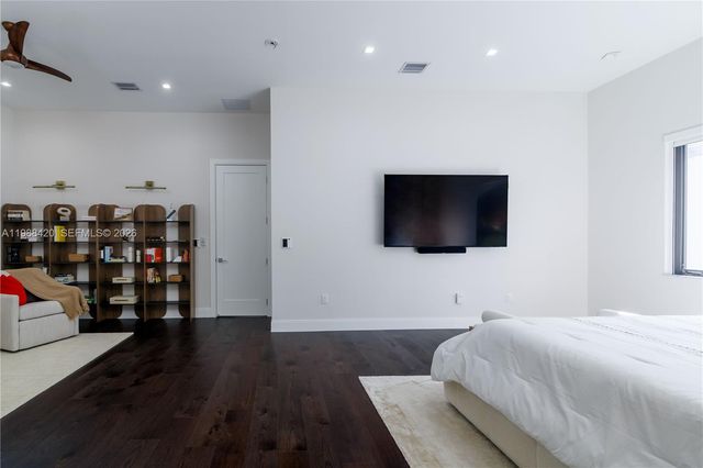 8115 NW 48th Ter, Doral, FL 33166