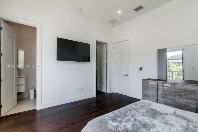 8115 NW 48th Ter, Doral, FL 33166