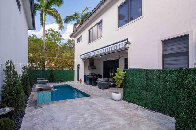 8115 NW 48th Ter, Doral, FL 33166