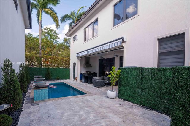 8115 NW 48th Ter, Doral, FL 33166