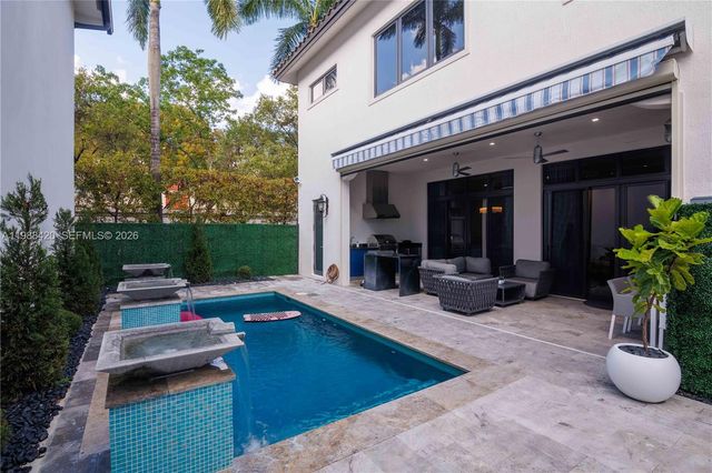 8115 NW 48th Ter, Doral, FL 33166