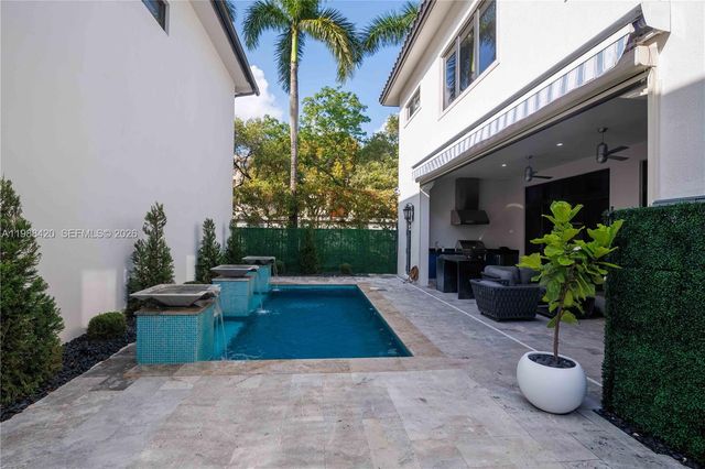 8115 NW 48th Ter, Doral, FL 33166