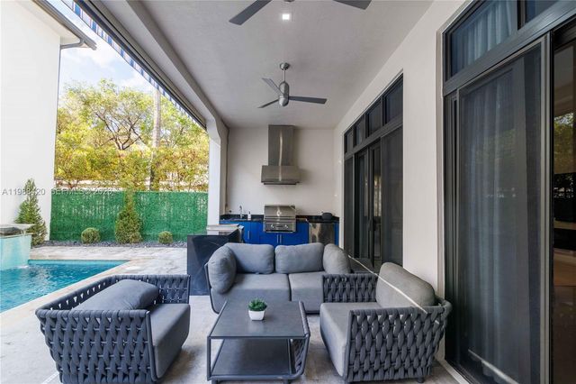 8115 NW 48th Ter, Doral, FL 33166