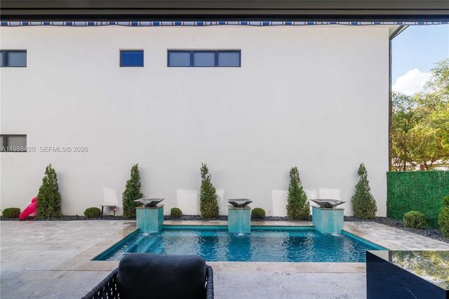 8115 NW 48th Ter, Doral, FL 33166