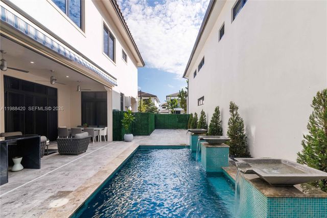 8115 NW 48th Ter, Doral, FL 33166