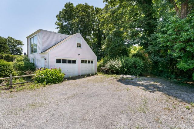 93 Buell Lane, East Hampton, NY 11937