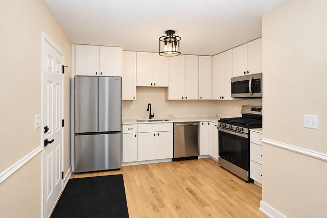 30W234 Claymore Lane, Naperville, IL 60563